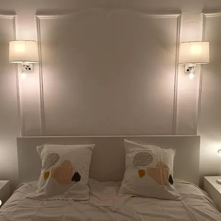 Aramis Colibri 72m2, Lit King-size, Baignoire Duo Non Professionnel Paříž
