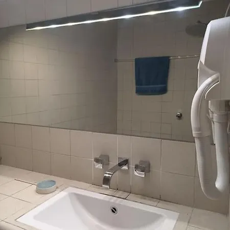 Aramis Colibri 72m2, Lit King-size, Baignoire Duo Non Professionnel *
