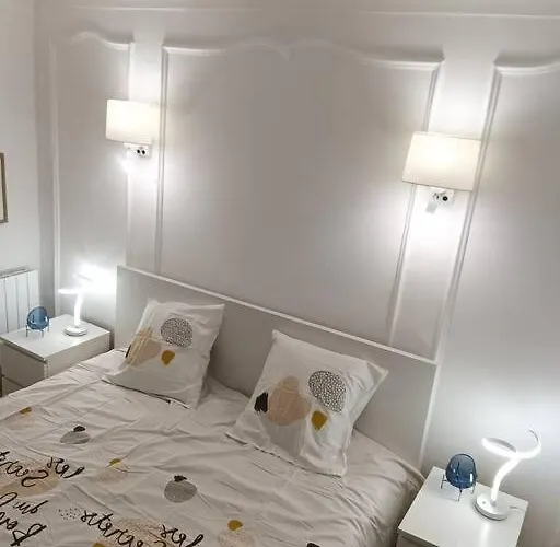 Aramis Colibri 72m2, Lit King-size, Baignoire Duo Non Professionnel * Paříž